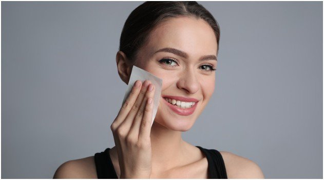 What Do I Carry for Midday Touch-Ups Without Ruining My Makeup?